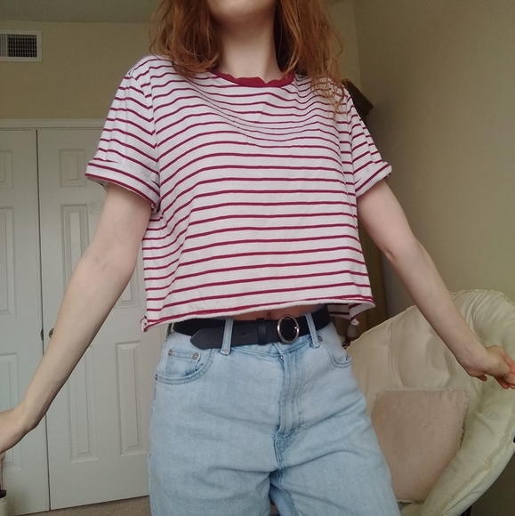 FOREVER 21 // CROPPED TEE // LIKE NEW - Picture 1 of 4